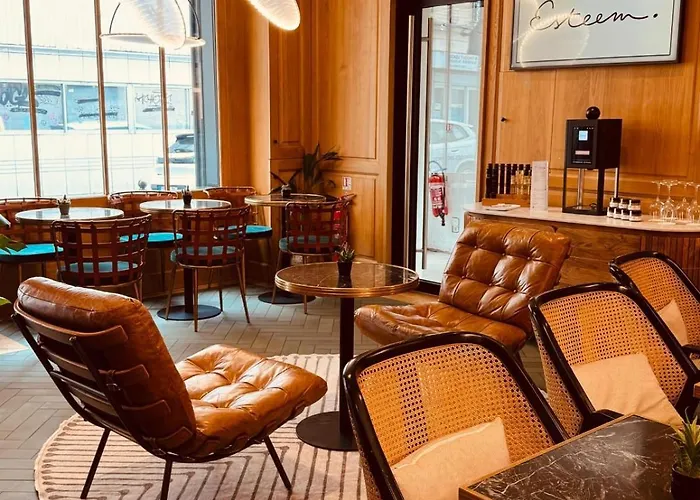 Esteem Tour Eiffel 4*