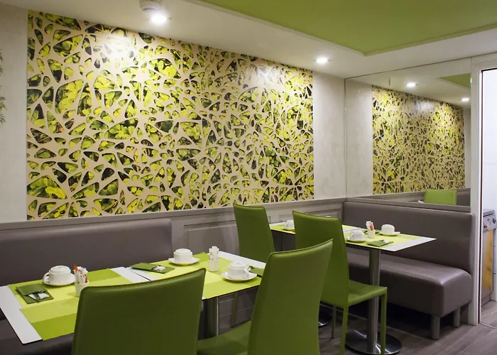 Esteem Tour Eiffel Parigi