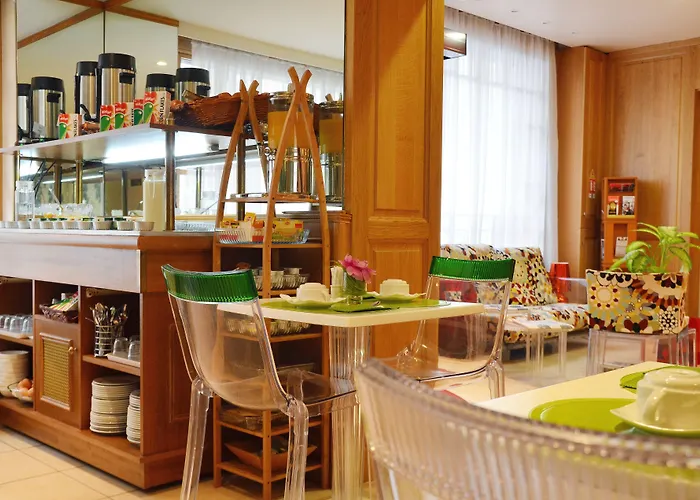 Esteem Tour Eiffel Hotel 4*