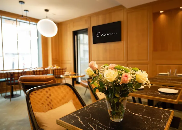 Hotel Esteem Tour Eiffel 4*