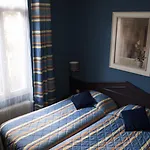 Hotel Esteem Tour Eiffel 4*