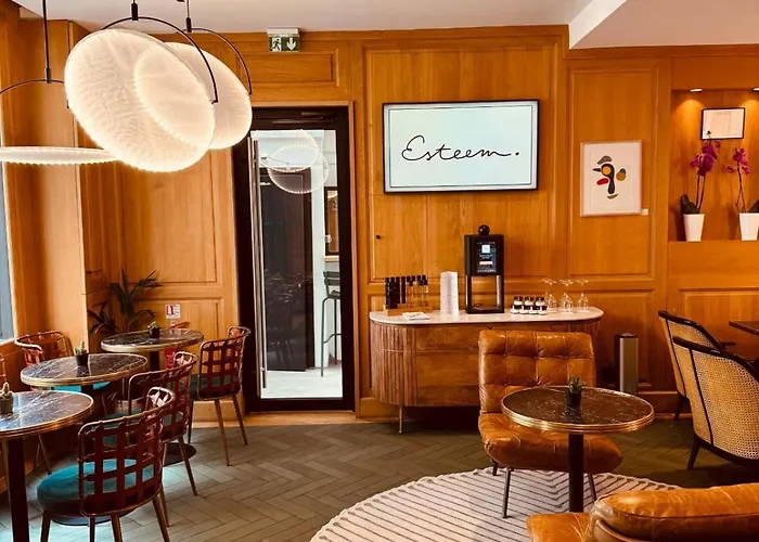 Esteem Tour Eiffel Hotel