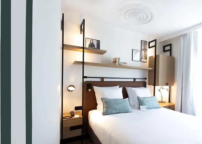 Esteem Tour Eiffel 4*