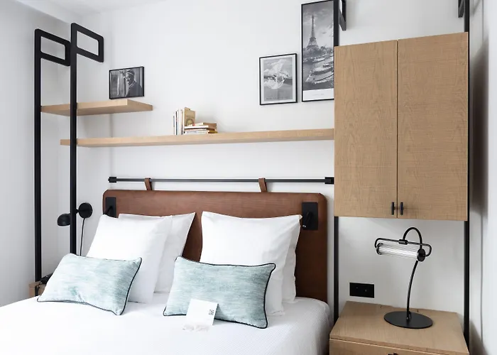 Esteem Tour Eiffel 4*