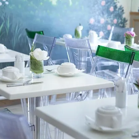 ホテル Esteem Tour Eiffel