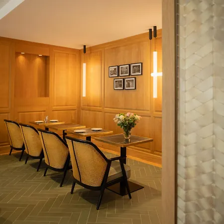 Esteem Tour Eiffel ホテル パリ