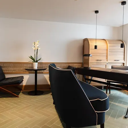 ホテル Esteem Tour Eiffel パリ