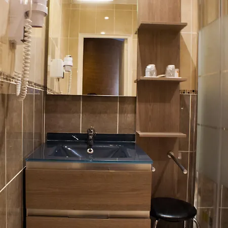 Esteem Tour Eiffel 4*