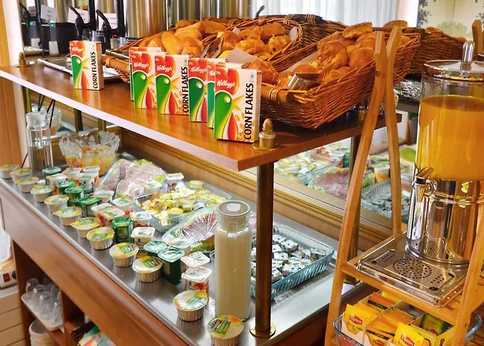 Esteem Tour Eiffel 4*