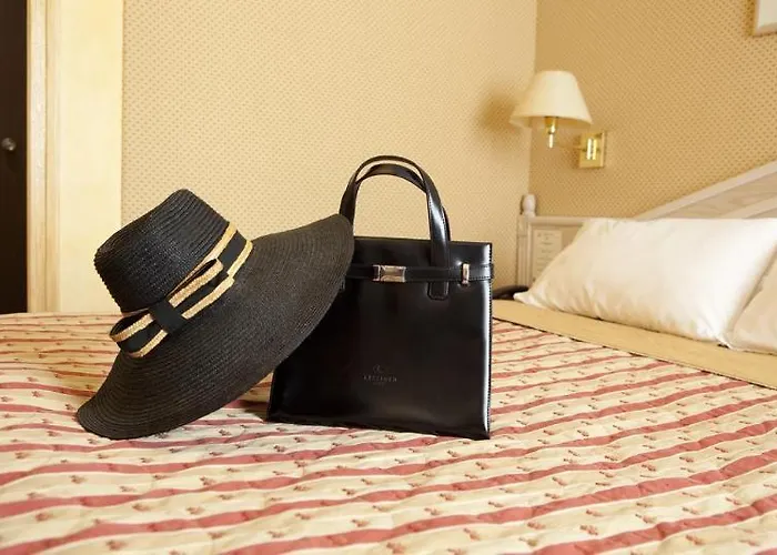 Esteem Tour Eiffel Hotel 4*