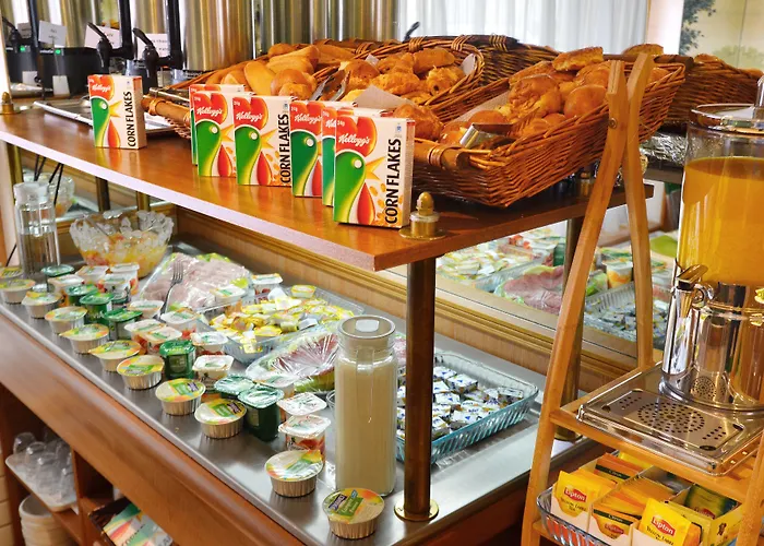 Esteem Tour Eiffel Hotel 4*