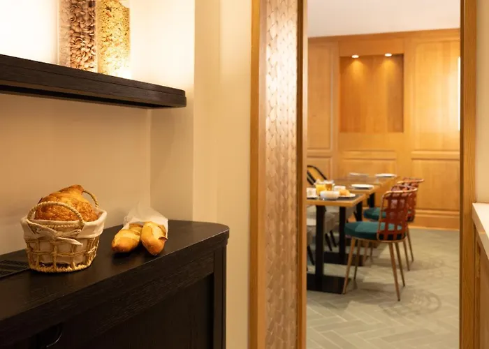 Esteem Tour Eiffel Hotel