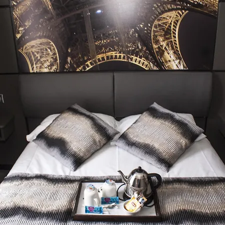 Hotel Carina Tour Eiffel 4*