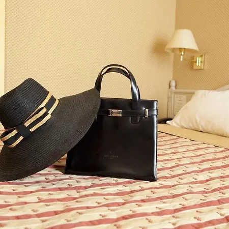 Carina Tour Eiffel Hotel 4*