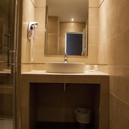 Esteem Tour Eiffel 4*