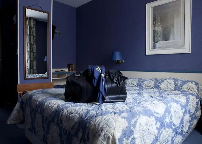 Отель Esteem Tour Eiffel 4*