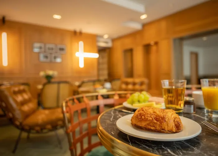 Отель Esteem Tour Eiffel