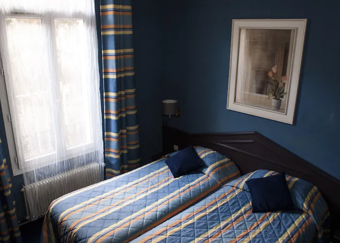 Отель Esteem Tour Eiffel 4*