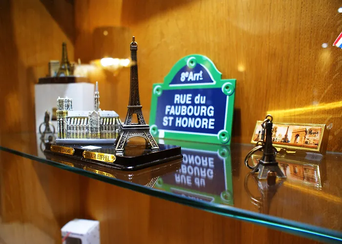 Esteem Tour Eiffel Отель