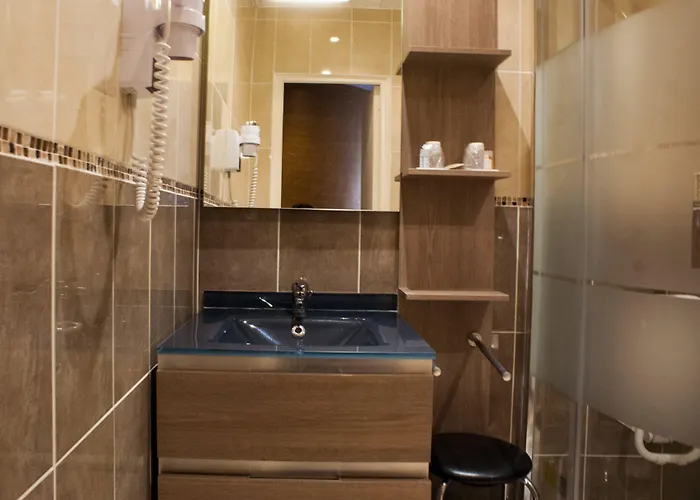 Esteem Tour Eiffel 4*